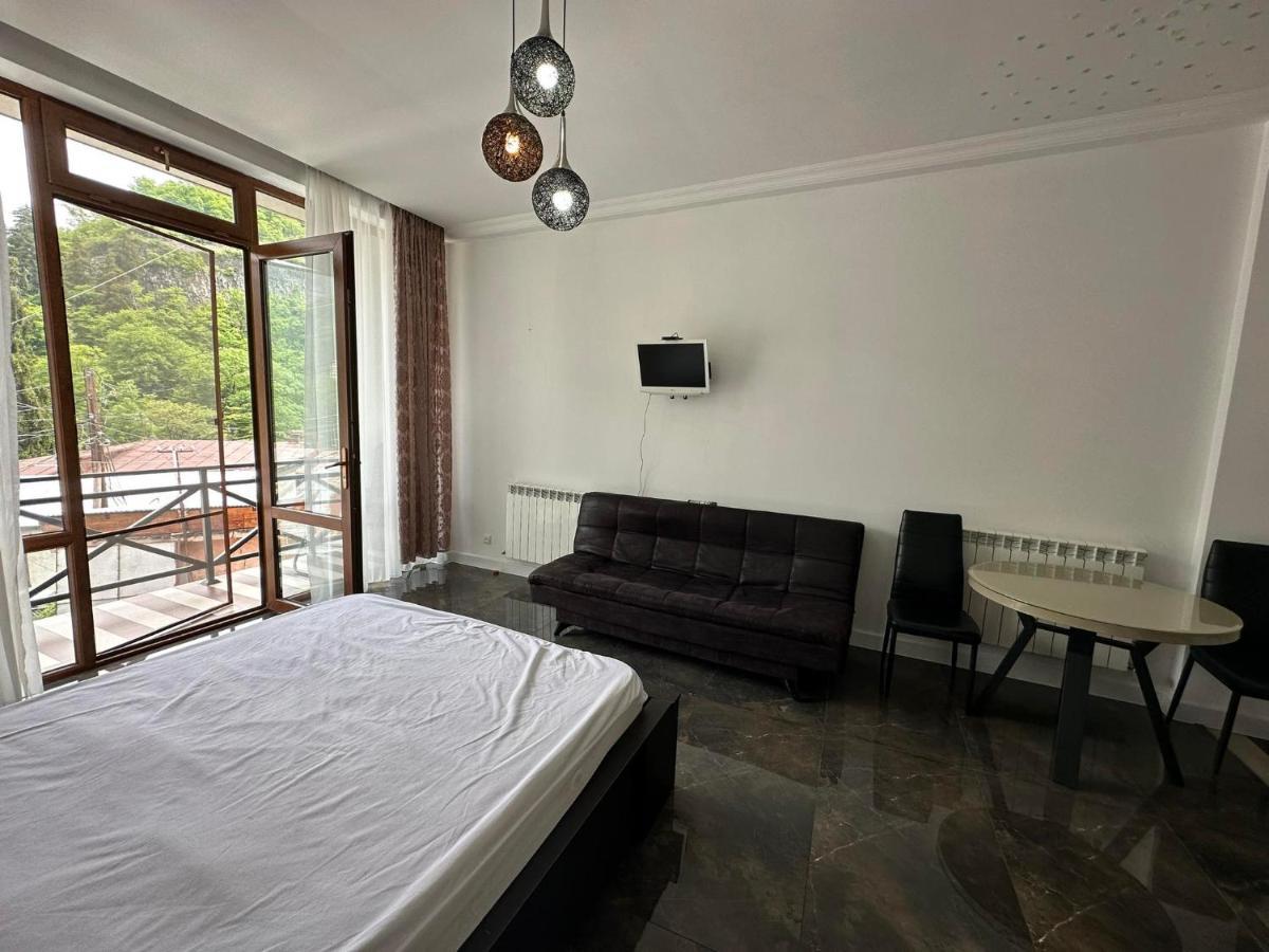 Guest House Nana Borjomi Exterior photo